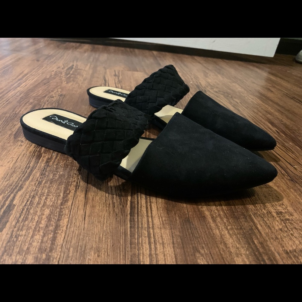 Pointed toe shoes